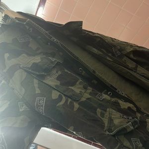OBEY CAMOUFLAGE JACKET NOTHING AN IRON CANT FIX HAHA WANTED TO POST TONIGHT